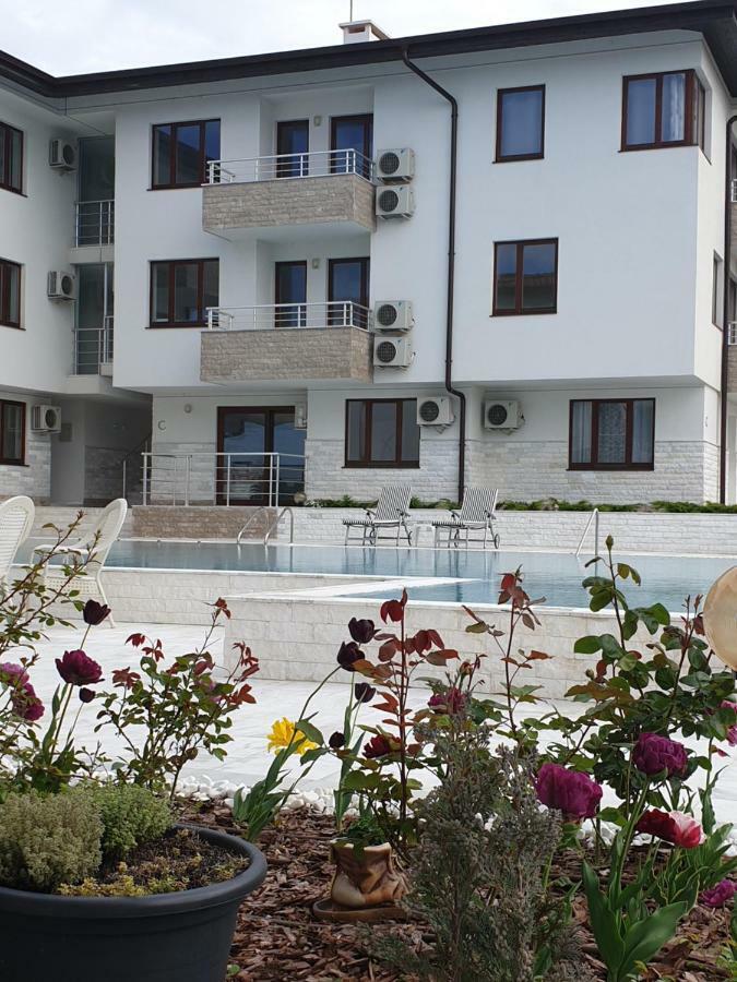 Emerald Hills Aparthotel โซโซโปล ภายนอก รูปภาพ