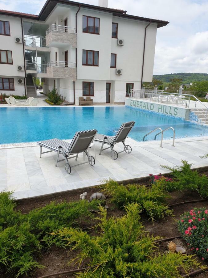 Emerald Hills Aparthotel โซโซโปล ภายนอก รูปภาพ
